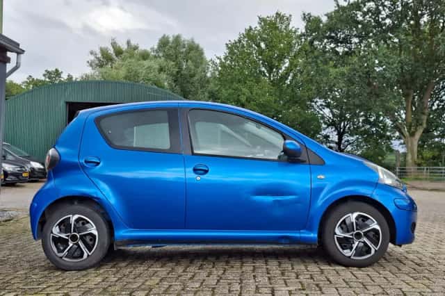 Toyota Aygo (2010) thumbnail 4