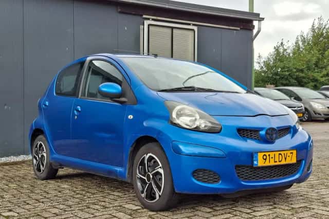 Toyota Aygo (2010) thumbnail 5