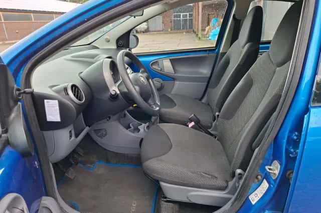 Toyota Aygo (2010) thumbnail 6