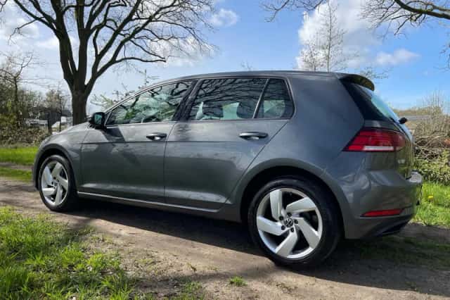 Volkswagen Golf (2018) thumbnail 2