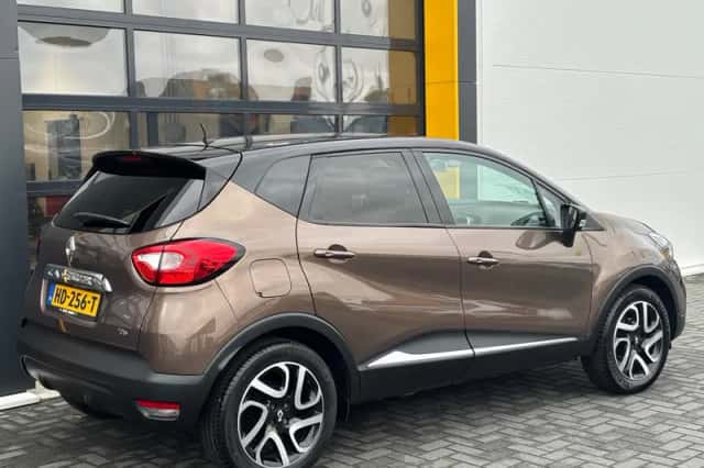 Renault Captur (2015) thumbnail 2