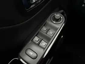 Renault Captur (2015) thumbnail 10