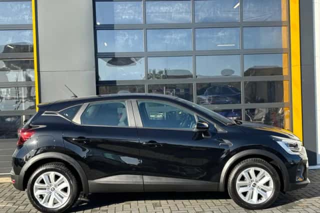 Renault Captur (2023) thumbnail 3
