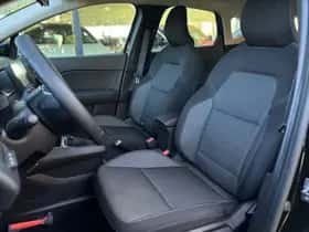 Renault Captur (2023) thumbnail 4