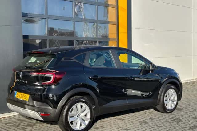 Renault Captur (2023) thumbnail 5