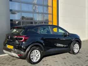 Renault Captur (2023) thumbnail 5