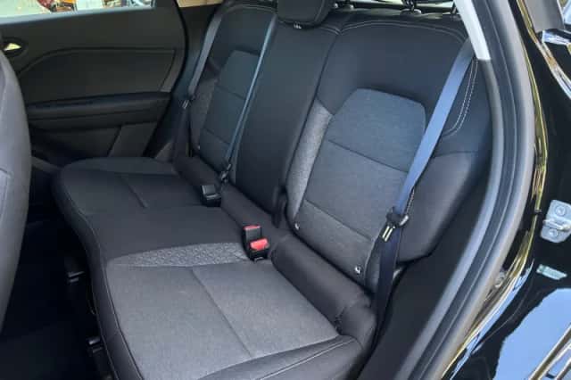 Renault Captur (2023) thumbnail 6