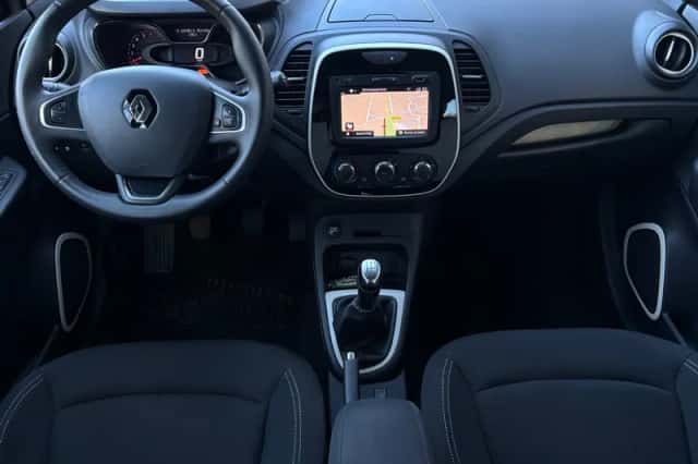 Renault Captur (2017) thumbnail 2