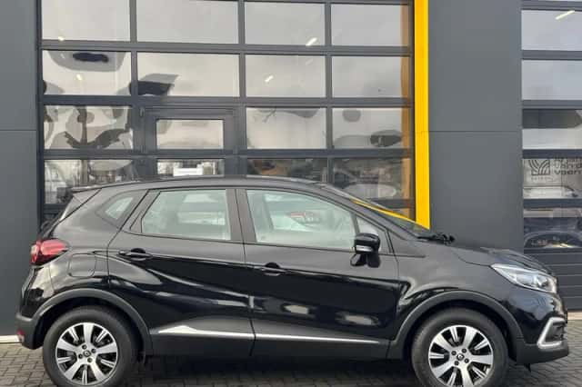 Renault Captur (2017) thumbnail 3