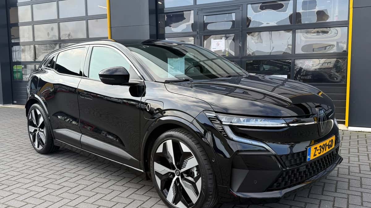 Renault Mégane E-Tech (2024) — foto 1