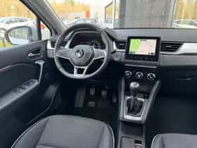 Renault Captur (2022) thumbnail 2