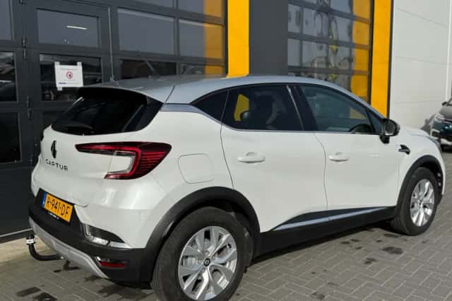 Renault Captur (2022) thumbnail 5