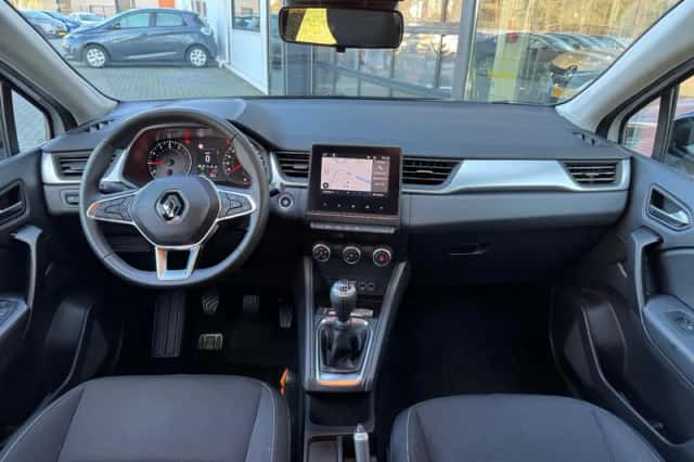 Renault Captur (2021) thumbnail 2