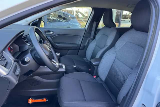 Renault Captur (2021) thumbnail 4