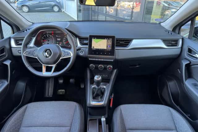 Renault Captur (2023) thumbnail 2