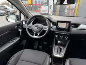 Renault Captur (2022) thumbnail 2
