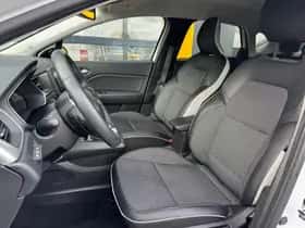 Renault Captur (2022) thumbnail 4