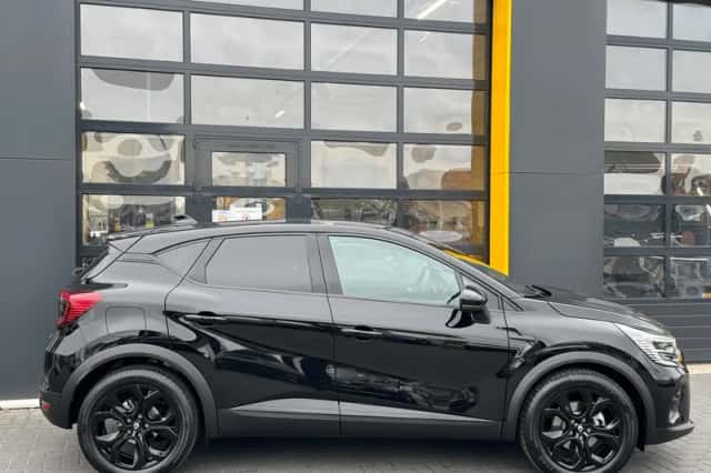 Renault Captur (2022) thumbnail 2