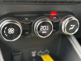 Renault Captur (2022) thumbnail 26
