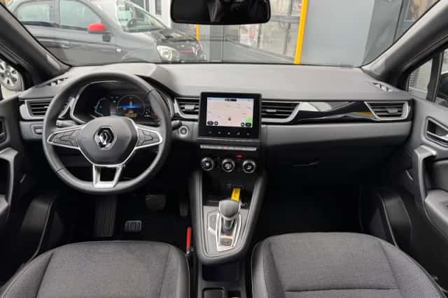 Renault Captur (2022) thumbnail 4