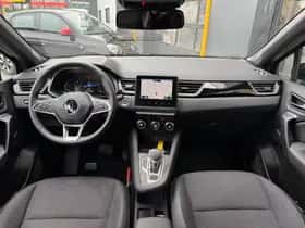 Renault Captur (2022) thumbnail 4