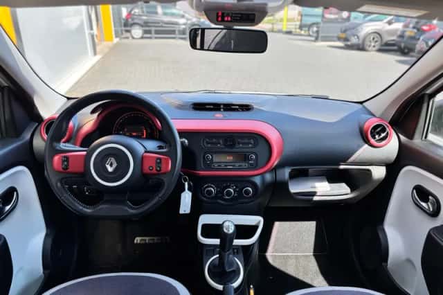 Renault Twingo (2017) thumbnail 2