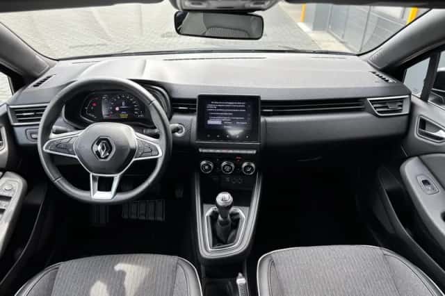 Renault Clio (2022) thumbnail 2