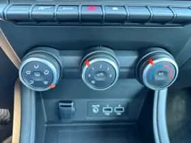 Renault Captur (2023) thumbnail 12