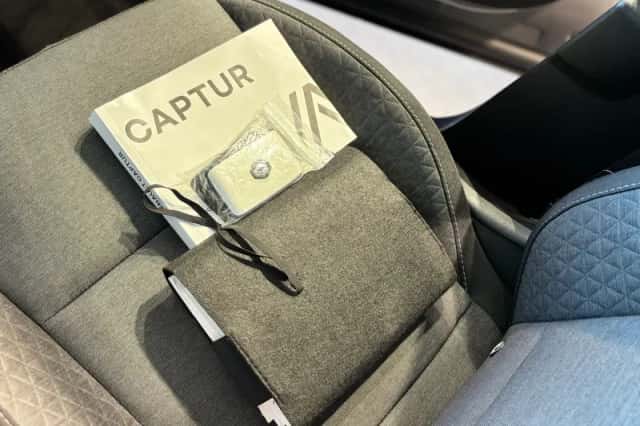 Renault Captur (2023) thumbnail 6