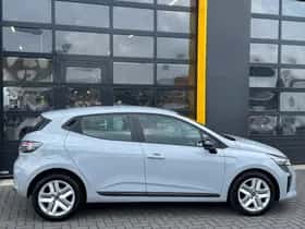 Renault Clio (2024) thumbnail 8