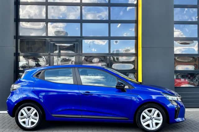 Renault Clio (2024) thumbnail 3
