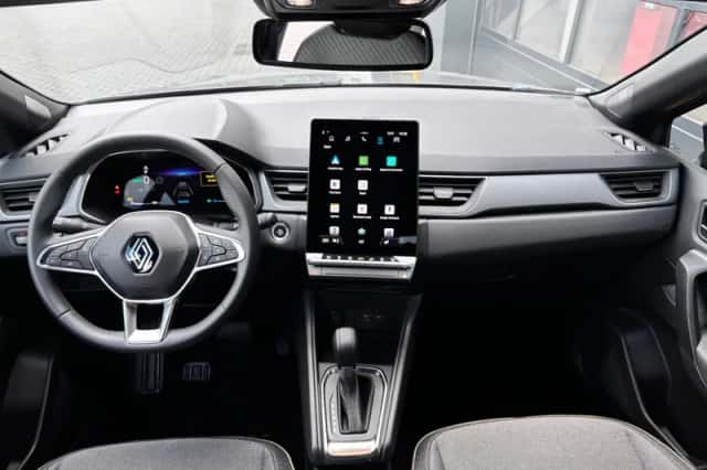 Renault Captur (2025) thumbnail 2