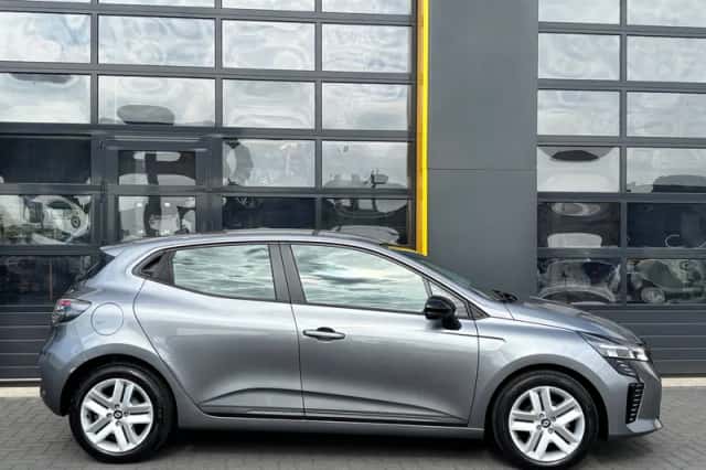 Renault Clio (2024) thumbnail 3