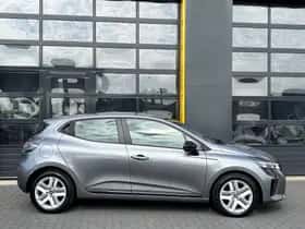 Renault Clio (2024) thumbnail 3
