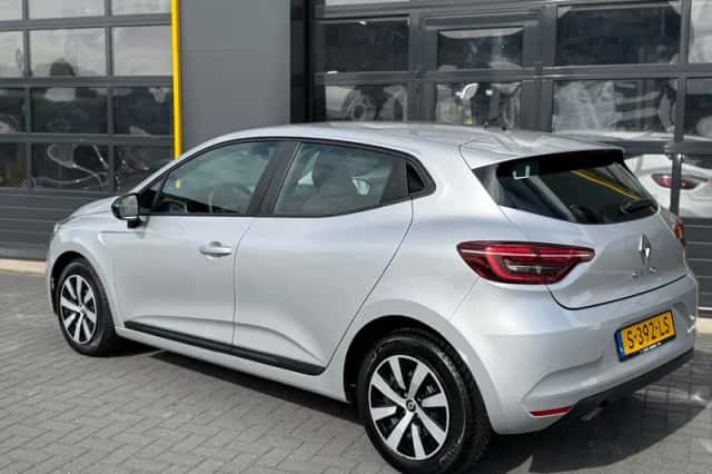 Renault Clio (2023) thumbnail 3