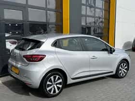Renault Clio (2023) thumbnail 10