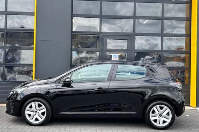Renault Clio (2024) thumbnail 3