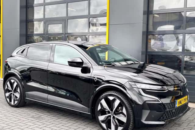 Renault Mégane E-Tech (2025) thumbnail 1
