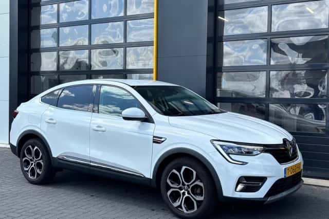 Renault Arkana (2023) thumbnail 1