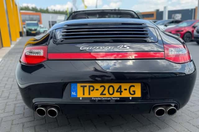 Porsche 911 (2010) thumbnail 2