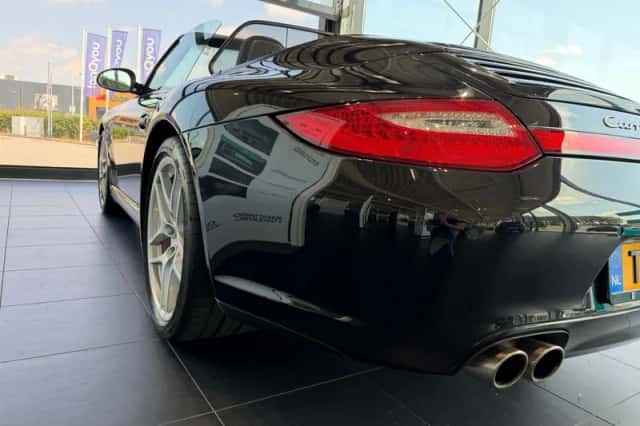 Porsche 911 (2010) thumbnail 5