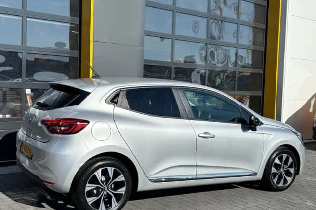 Renault Clio (2022) thumbnail 5