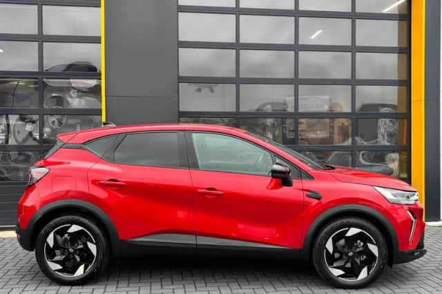 Renault Captur (2024) thumbnail 3