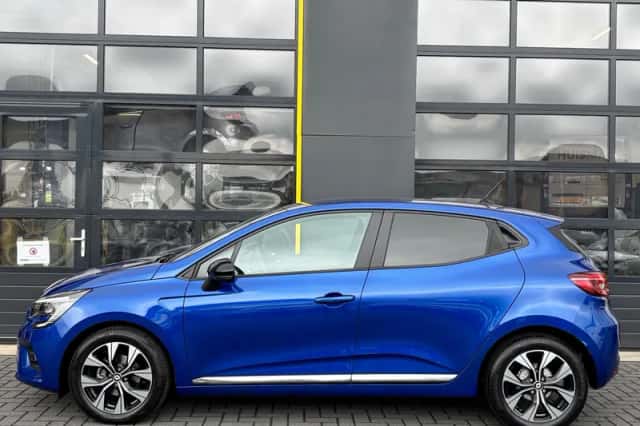 Renault Clio (2023) thumbnail 3