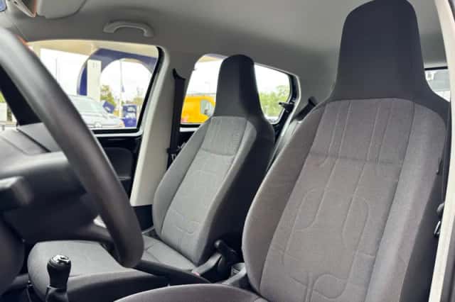 Volkswagen Up (2013) thumbnail 2
