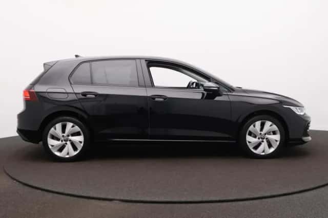 Volkswagen Golf (2024) thumbnail 4