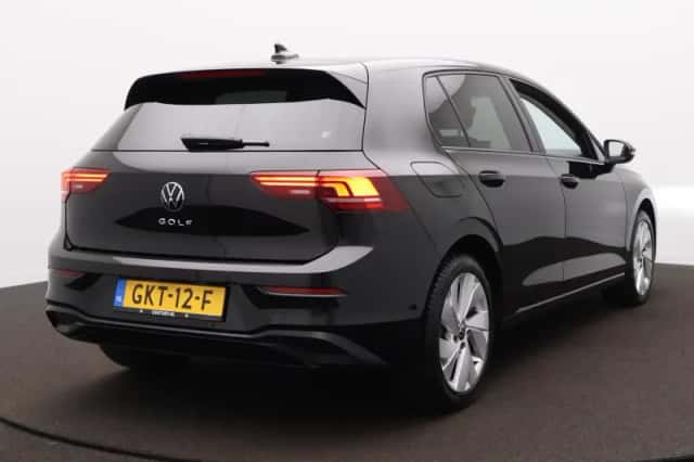 Volkswagen Golf (2024) thumbnail 5