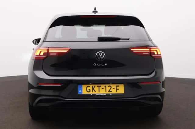 Volkswagen Golf (2024) thumbnail 6