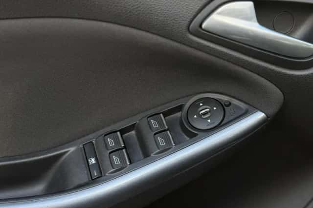 Ford Focus (2012) thumbnail 6