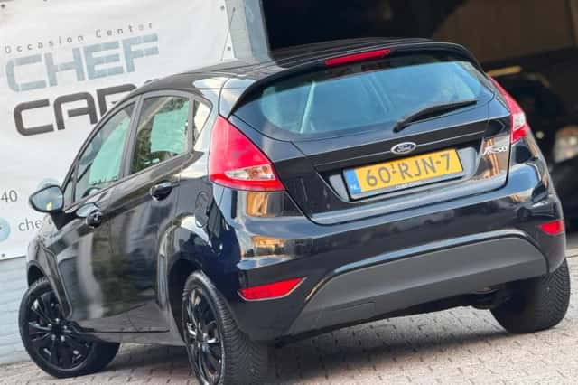 Ford Fiesta (2011) thumbnail 4